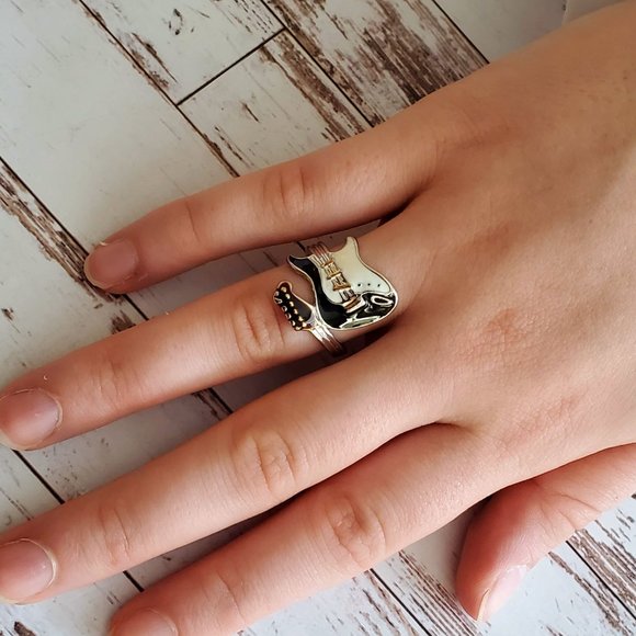 Rockin Guitar Ring - Picture 5 of 5